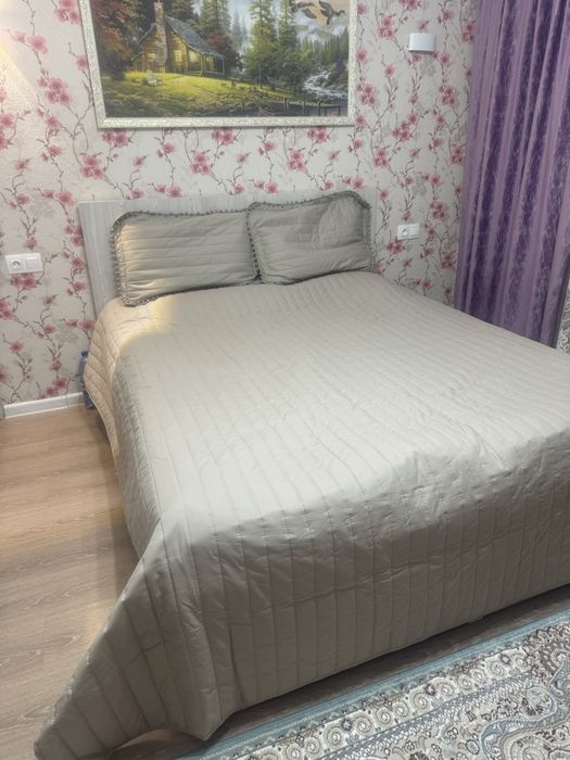 Продаю кровать для спальни.