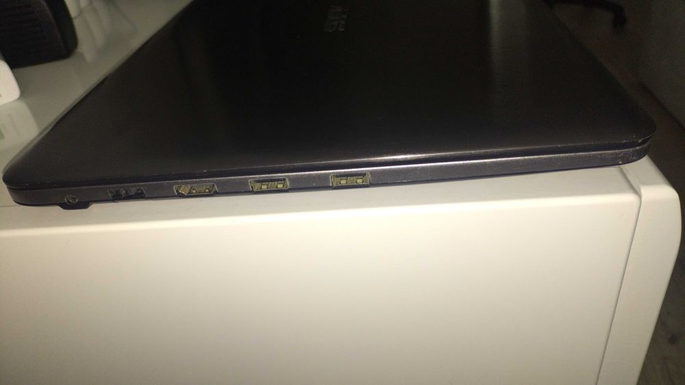 Asus R415U 14", Core i7-7500,12GB DDr4,256 GB,nVidia940MX
