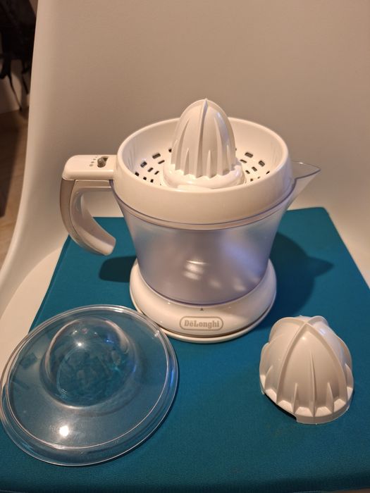 Storcator citrice DeLonghi, capacitate 1 litru