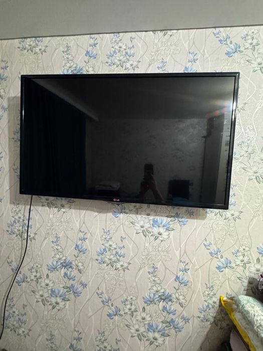 Телевизор LG диагональ 106 см