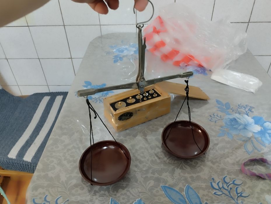 Советские ручные равноплечие весы