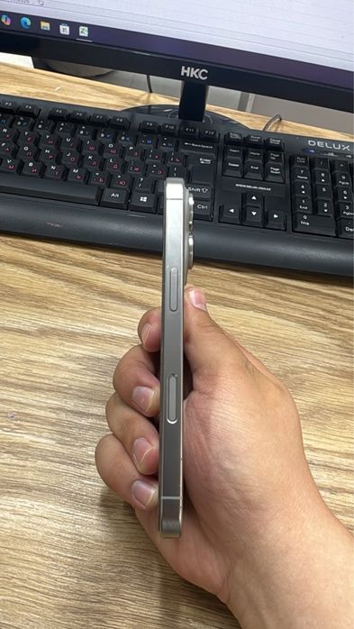 iPhone 16 pro б/у Е-Сим