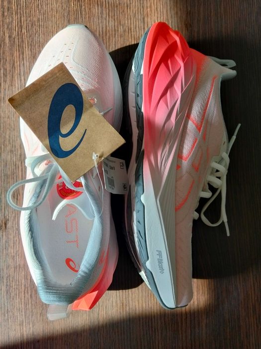 ASICS NOVOBLAST 4,Made in JAPAN ,Nr 9.42,5, 27 cm talpa picior.800 lei