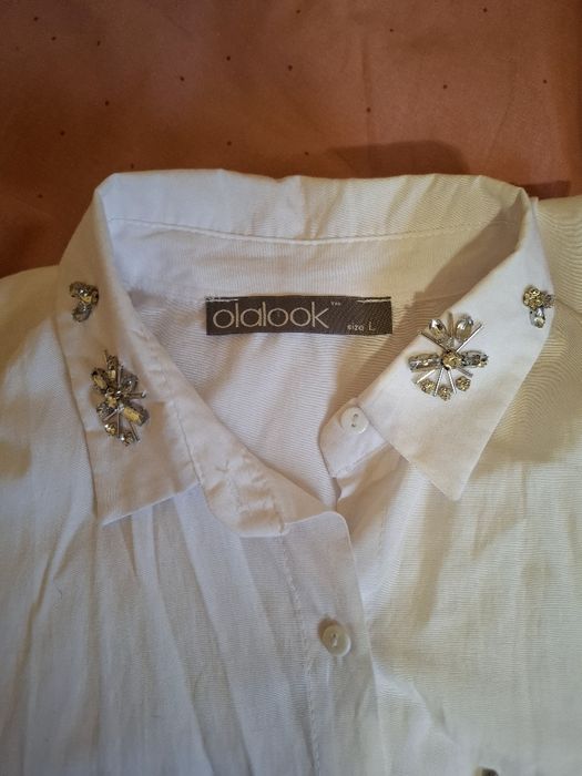 Бяла женска риза