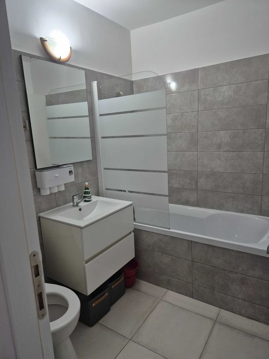 Proprietar inchiriez apartament 2 camere Rahova, stradal, cu vedere la linia lui 32 pe Calea Rahovei
