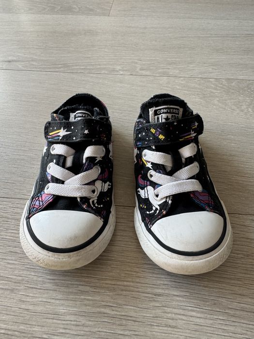 Tenesi fete converse