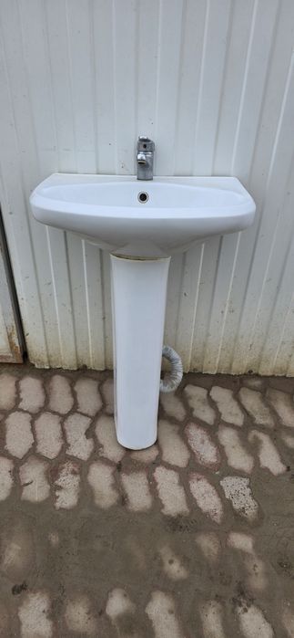 Раковина со смесителем