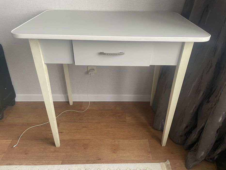 Продам стол в хорошем состоянии