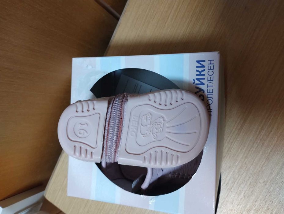 Бебешки обувки за момиче