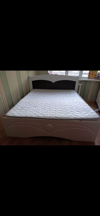 Продам кровать с комодой