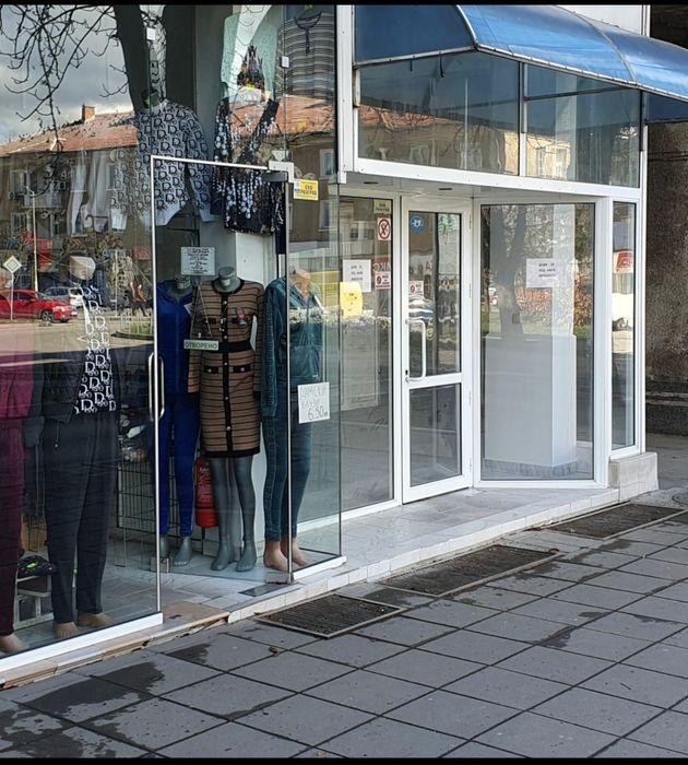 Дава се под наем Магазин в Разград, Център - 80 кв.м за 918 € - Снимка #2
