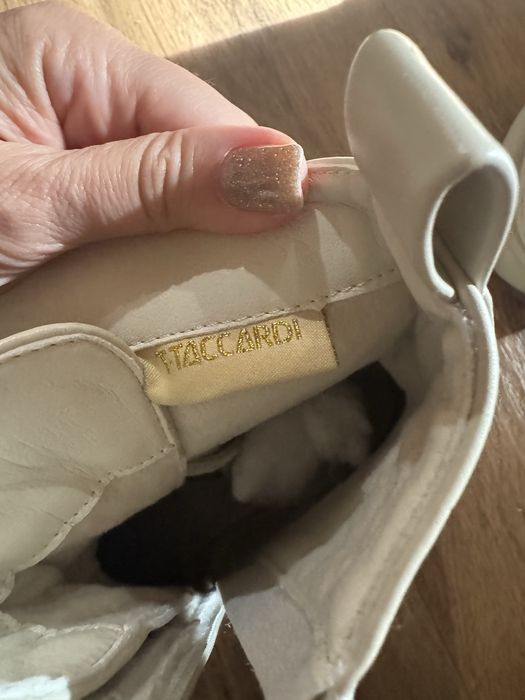 Продам ботинки весенние на девочку новые