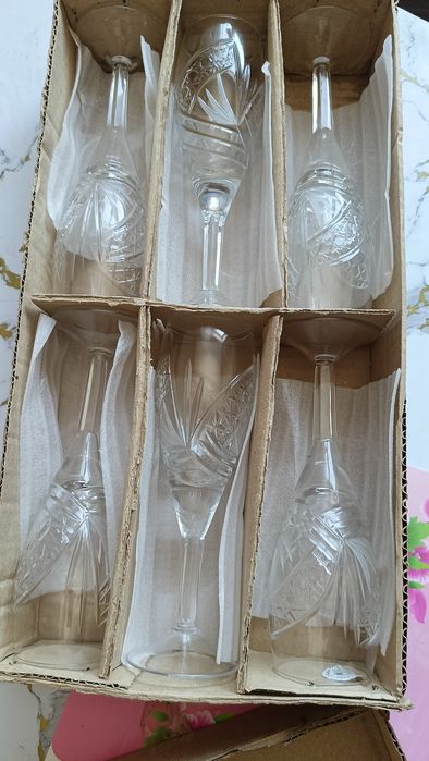 Продам хрустальные бокалы