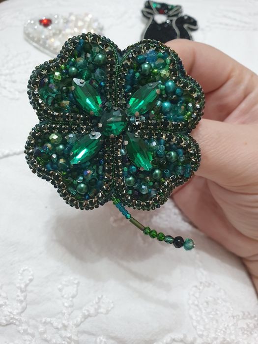 Broșă. Trifoi cu patru foi.