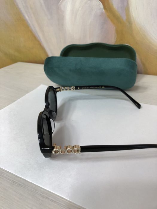 Солнцезащитные очки фирмы GUCCI