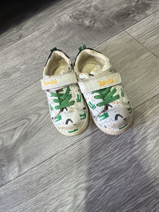 Продам детскую обувь 22-23-25 размера