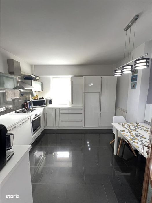 Apartament 3 camere mobilate utilate 2 bai pivnita zona Turnisor Sibiu