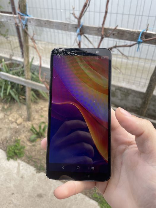 Vând telefon tcl 105 in stsre buna de finctionare