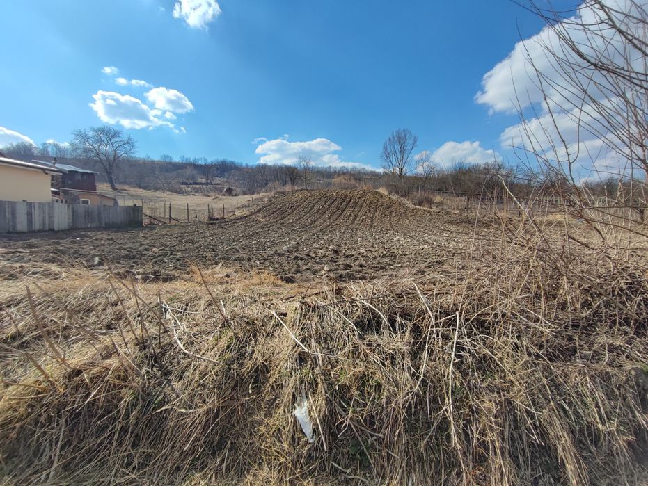 Teren intravilan Răcăciuni 2568 mp