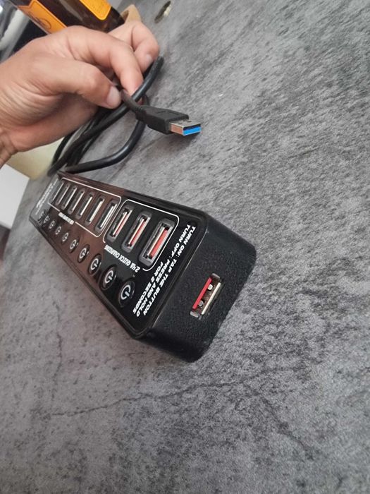 usb hub apanahe usb 3.0 11 porturi, 4 cu incarcare fast charge