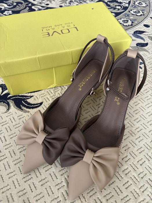 Очень красивые новые туфли, ни разу не носились, размер не подошёл