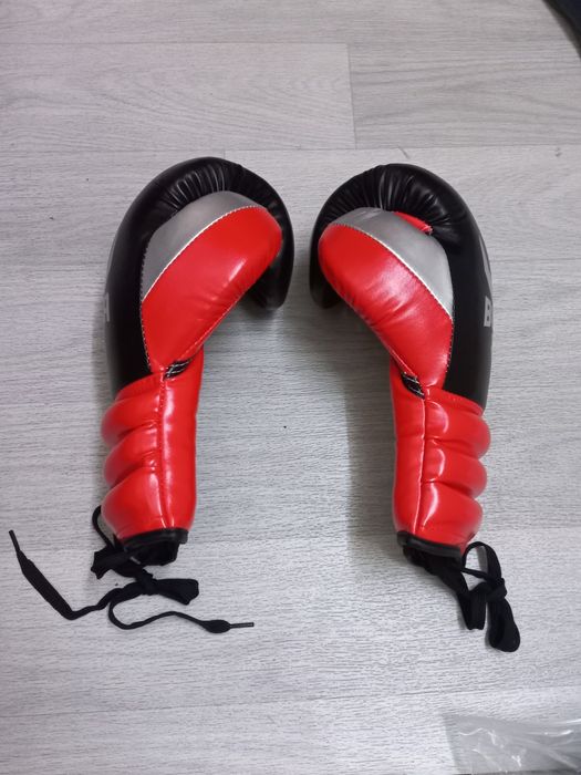 Перчатки боксерские Buka на шнурках
