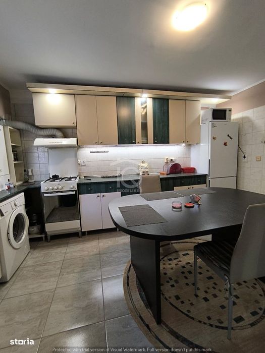 Apartament 4 camere decomandat Păcurari – 2 băi, etaj 3