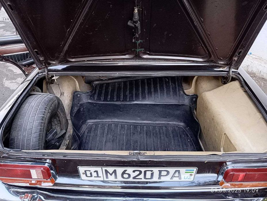 Продам ВАЗ-2103 (1 владелец с салона); топливо-бензин