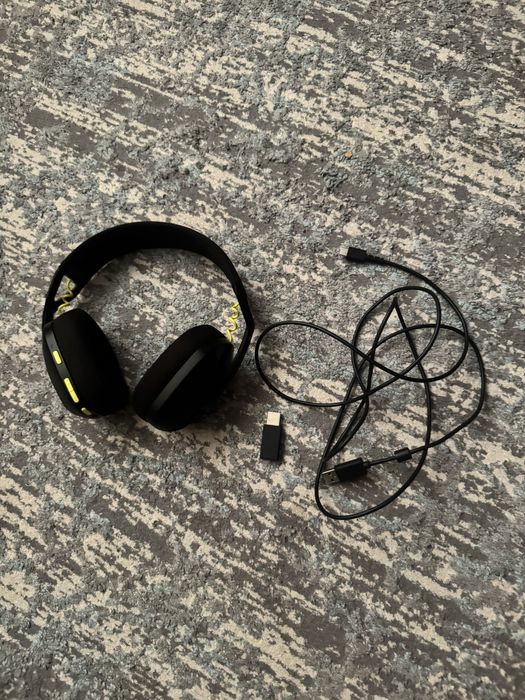 Наушника  Logitech G435