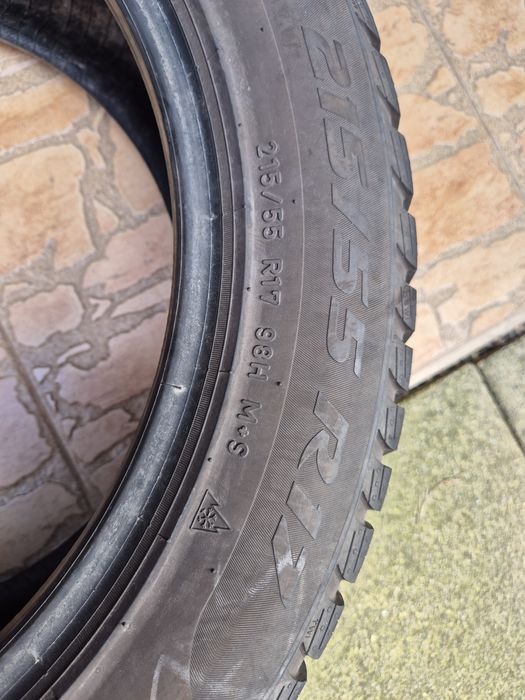 Vând cauciucuri 215/55/17 M+S 2 seturi de Pirelli imp Germania