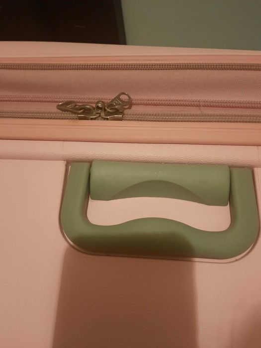 Troler mare geamantan