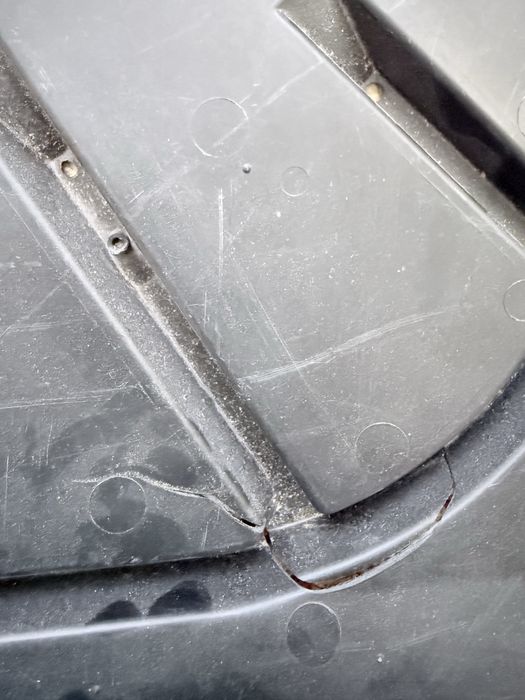 Пластиковая полка  багажника