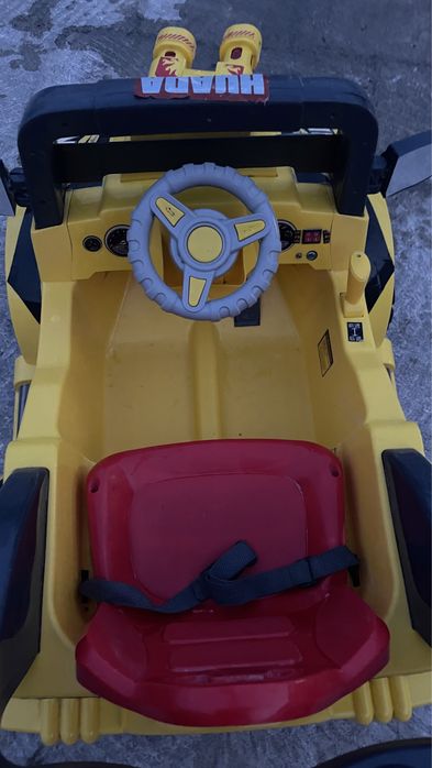 Машинка детская, в отличном состоянии