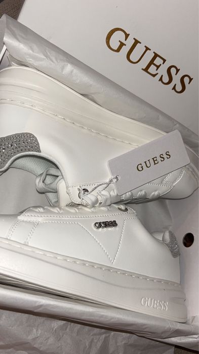 Adidasi Guess marimea 38-noi