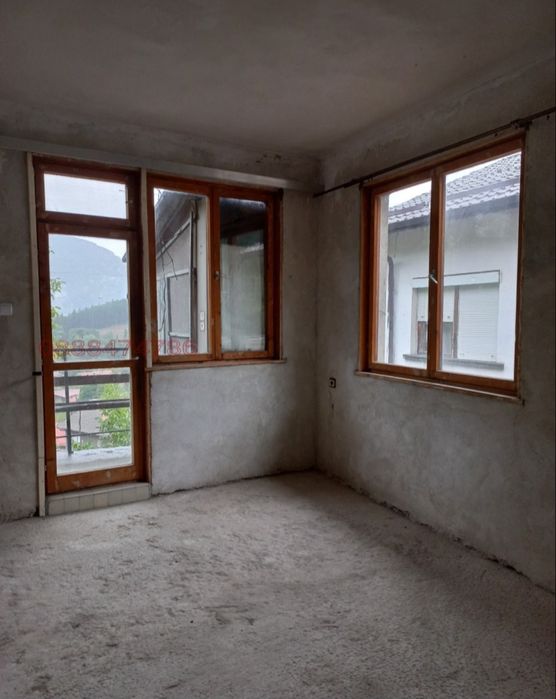 Етаж от къща в Своге