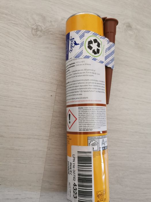 Adeziv de lipit țiglă