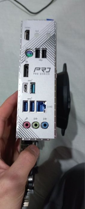 Игровая мат плата  asrock b760m rs/d4.