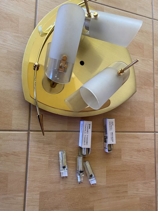 Vand plafoniera cu 3 spoturi de becuri