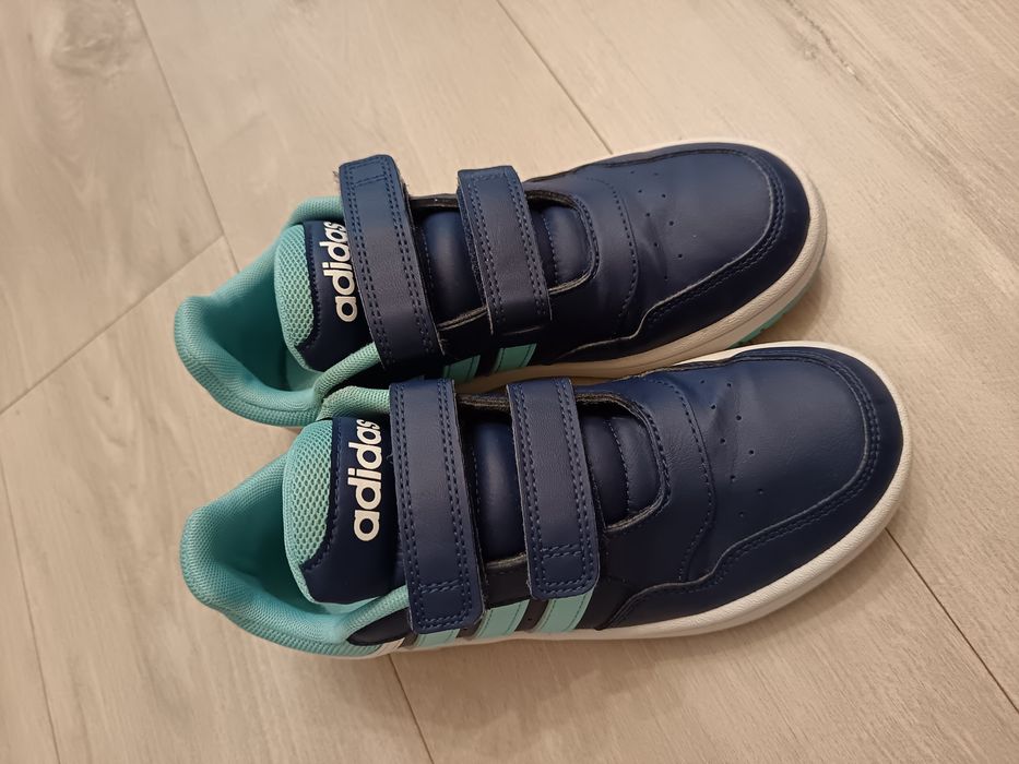 Спортни обувки Адидас, 35 номер