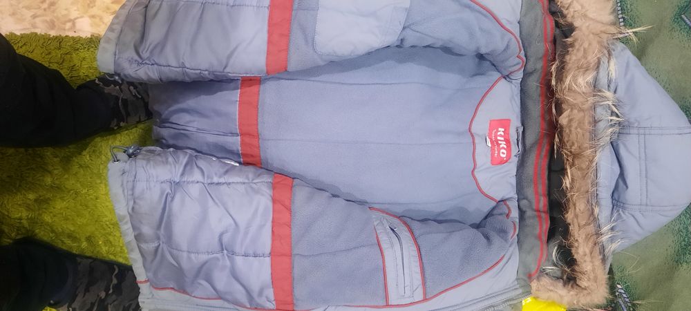 Продаю куртки на подростка