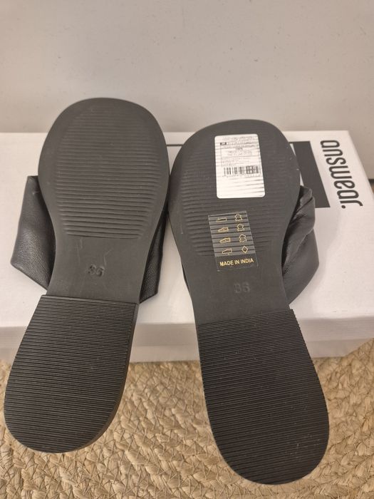 Slapi pentru femei din piele