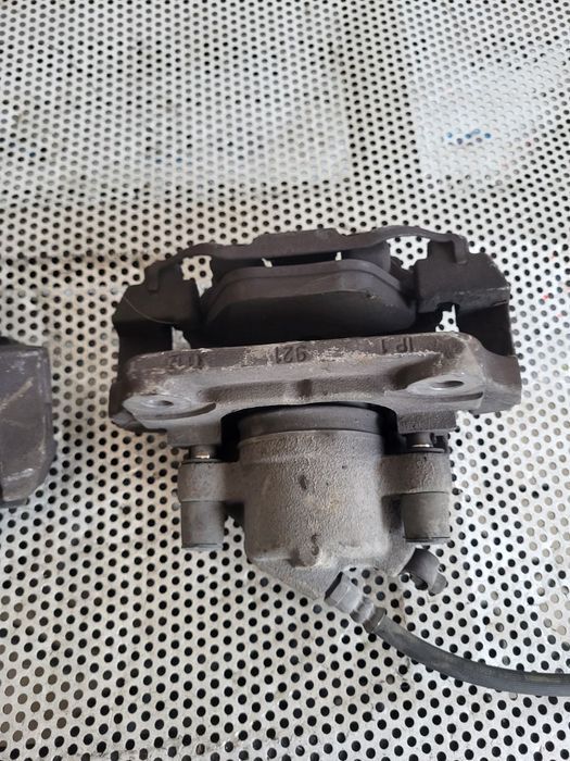 Etrieri Etrier Stanga Dreapta Fata Bmw X1 E84 2.0 Diesel An 2009-2010-2011-2012-2013-2014-2015 Dezmembrez Bmw X1 E84 2.0 Diesel Cod Motor N47 S Drive