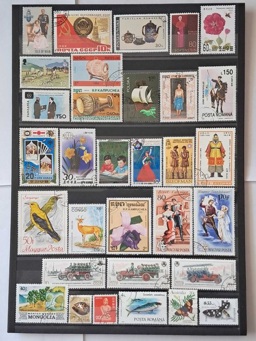 Продавам пощенски марки - четиристотин и четиридесет броя.