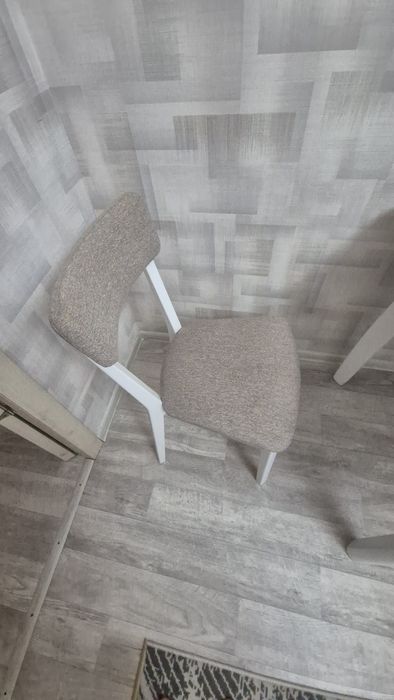 Стол и 2 стула .