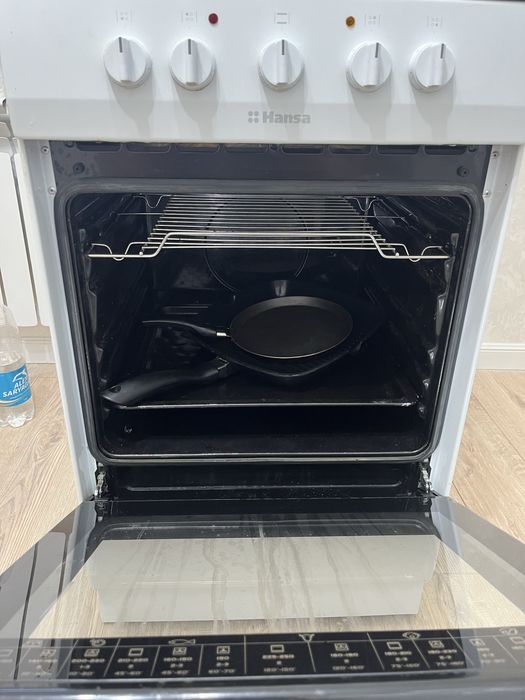 Электроплита Hansa с духовкой
