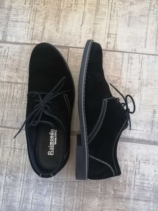 Pantofi foarte eleganți, piele întoarsă.