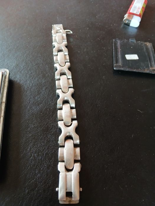 Продавам сребърна гривна