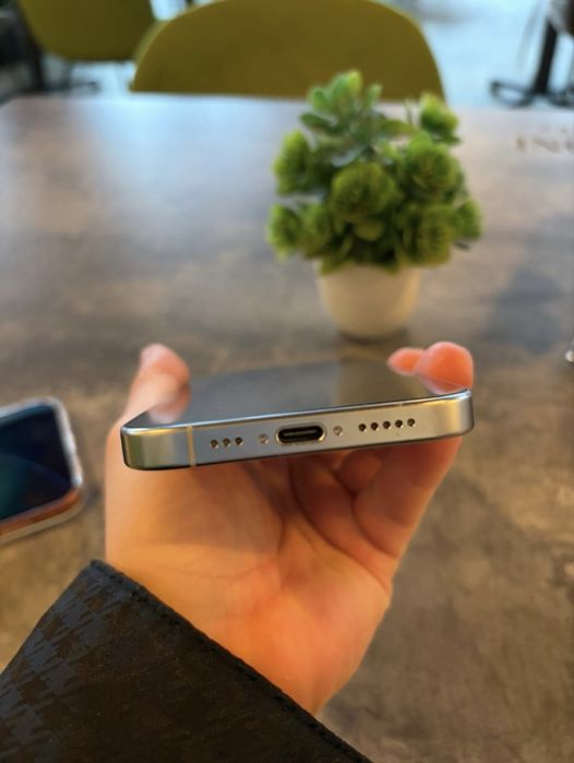 Iphone 16 pro Data activarii aprilie 2025(inca e in garantie)