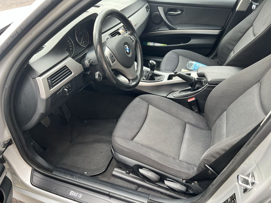BMW E90, 163 CP, berlina