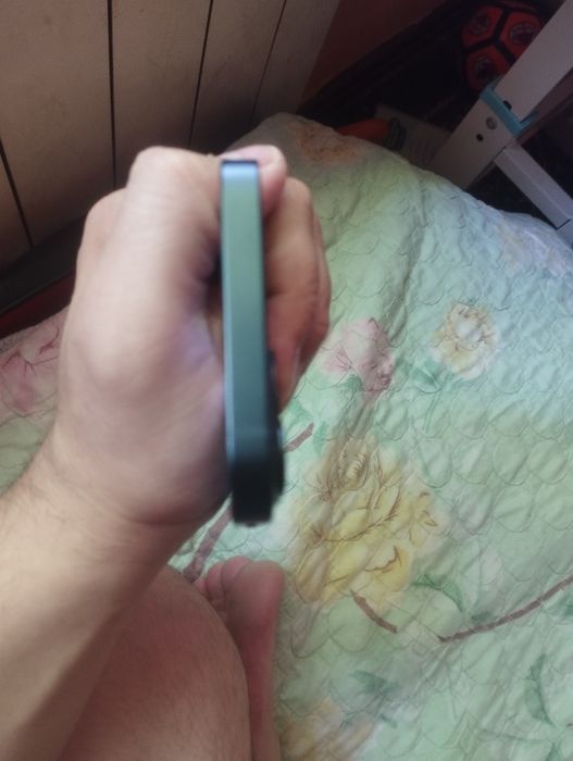 Продам айфон 13 (128гб)